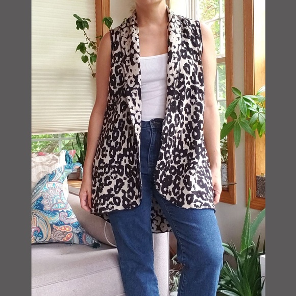 Tan & Black Sleeveless Sweater Jacket - Picture 3 of 6